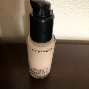 Mac fix fluid makeup liquid foundation nc10